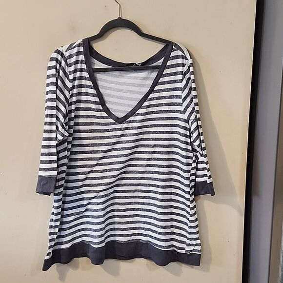 Cute super soft torrid top size 3 - Picture 1 of 3